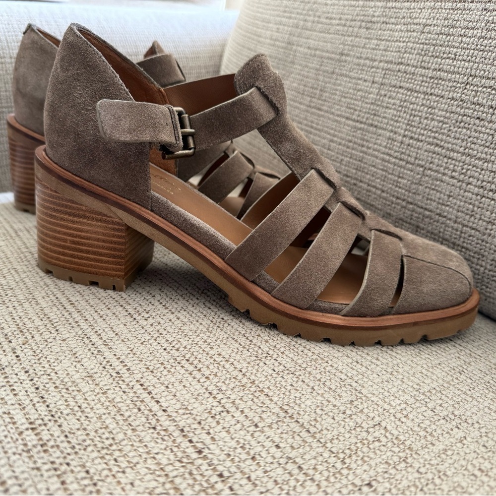 NWOT Seychelles Social Butterfly Suede Sandals in Size 91/2
